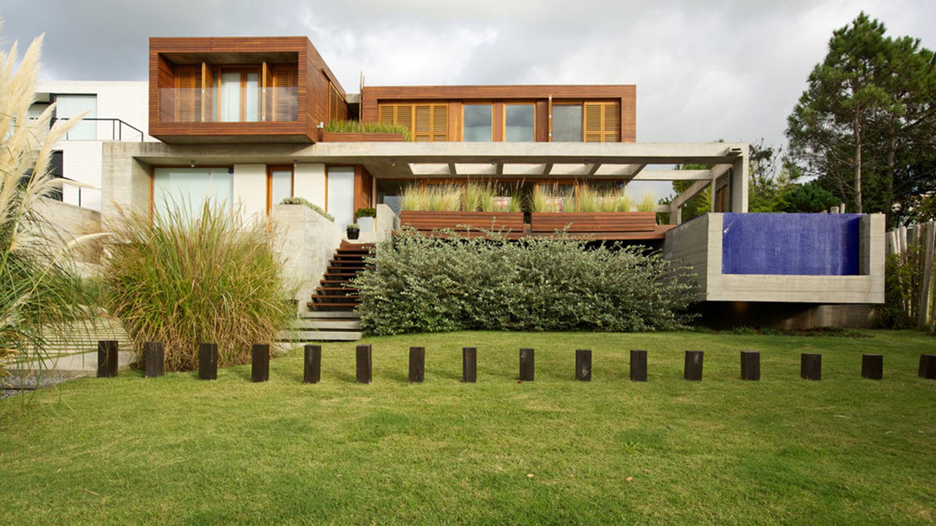 Modern House with Ocean Views located in El Chorro, Punta del Este, Uruguay, listed by Curiocity Villas.
